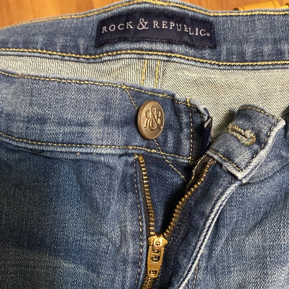 Rock & Republic Jean Short 16 - Picture 2 of 9